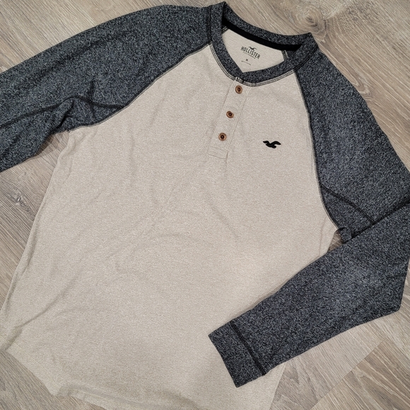 NWOT Mens Hollister Henley! - Picture 1 of 2